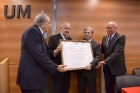  Distinguen a Horacio Gonzlez por su compromiso social 