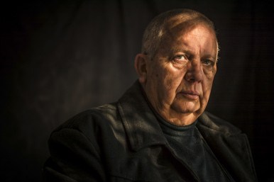  ALEJANDRO SCHMIDT (1955-2021). EL DOLOR Y EL DIAMANTE EN LA BOCA DEL TIGRE. Por Alfredo Lemon