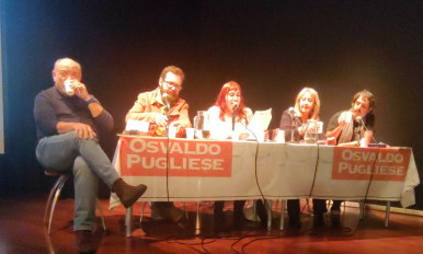 Lecturas en el Cierre del XV Festival Latinoamericano de Poesa en el Centro.Coordina Patricia Daz Bialet