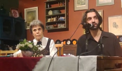 FACRA.  Video  de Marcos Porrini (APOA) con Graciela Reduano leen En el taller de la vida compartida, con ctara